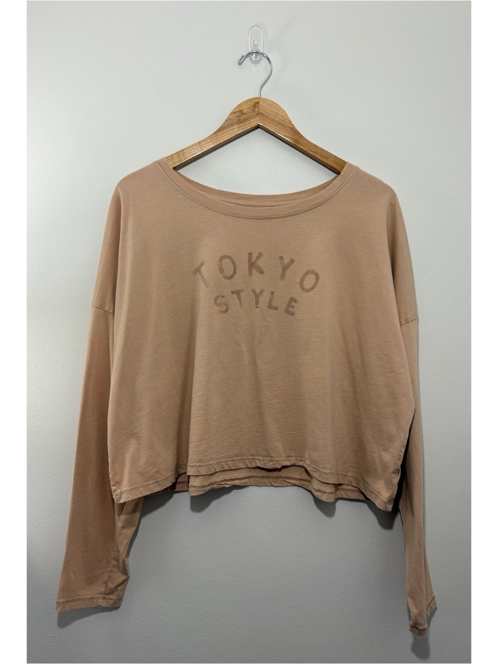 STR Stradivarius tan “Tokyo Style” graphic long sleeve boxy tee (large)
